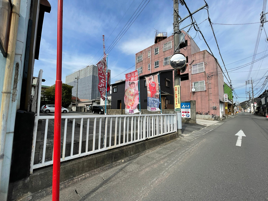 ふじもと呉服店駐車場目印成人式のぼり