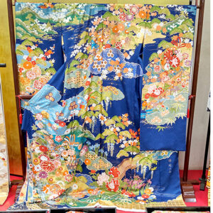 青い振袖