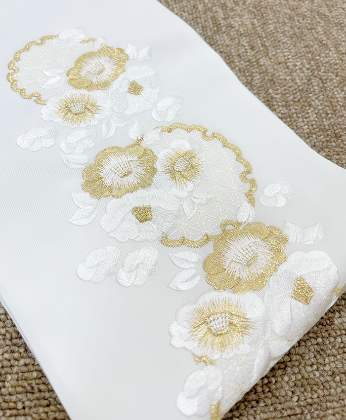 白金刺繍襟