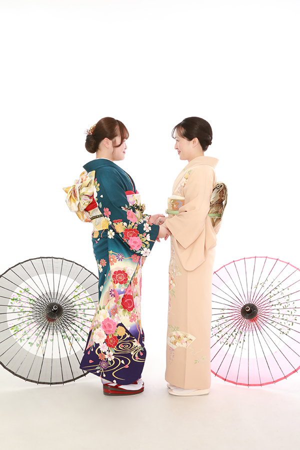 親子向かい合い振袖