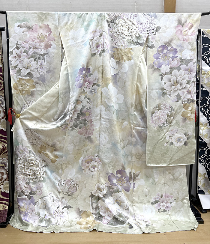 淡い花柄振袖