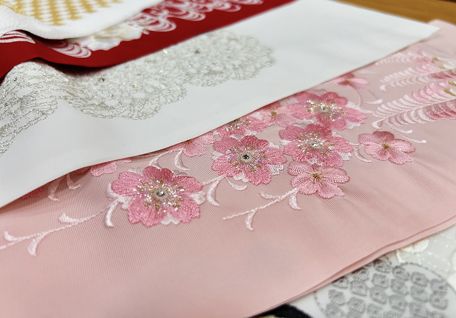 ピンク刺繍半衿
