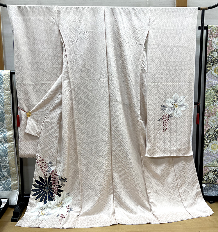 ベージュ振袖