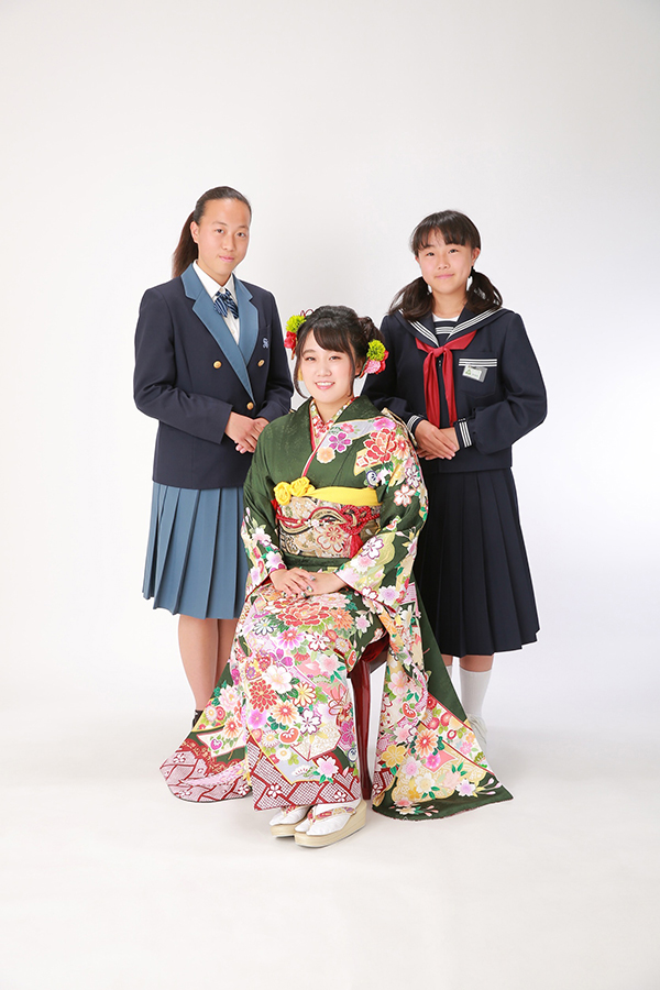制服の妹と振袖