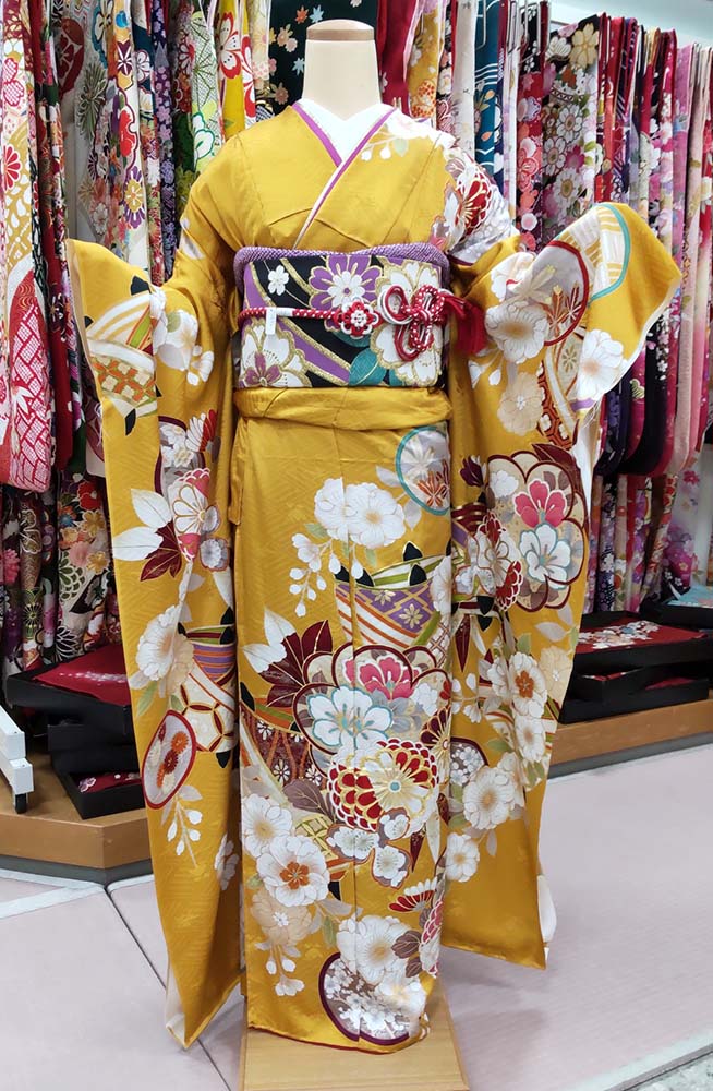 カラシ色振袖