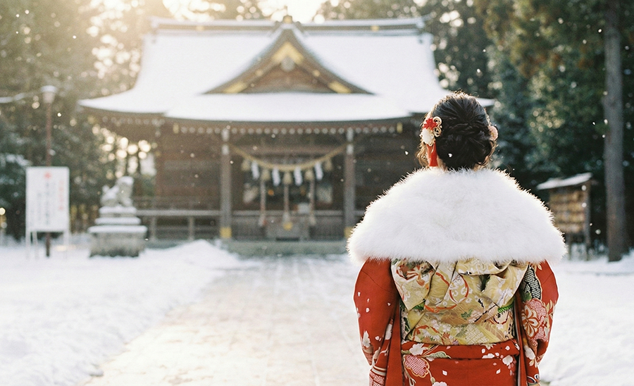 神社振袖後ろ姿