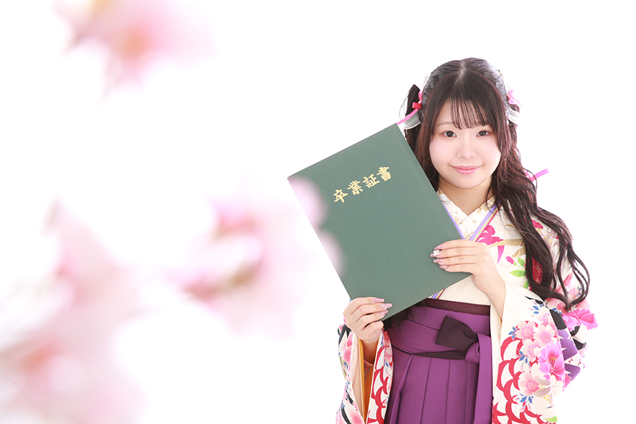 袴と卒業証書