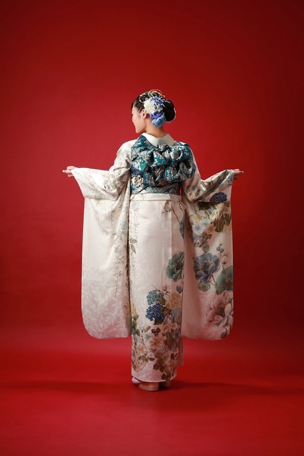 振袖後ろ姿