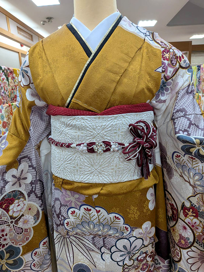 襟元黒