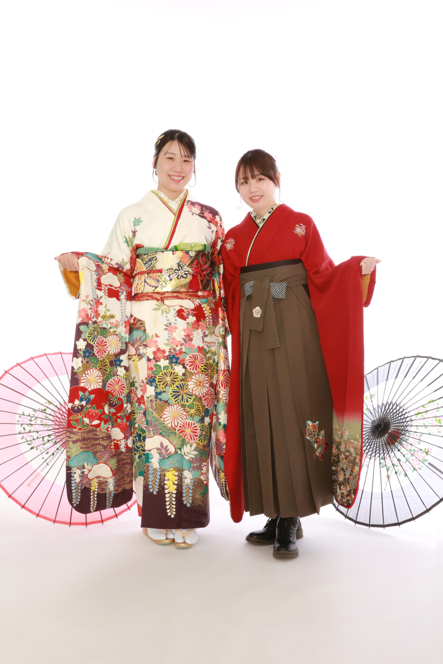 振袖と袴姿の姉妹写真